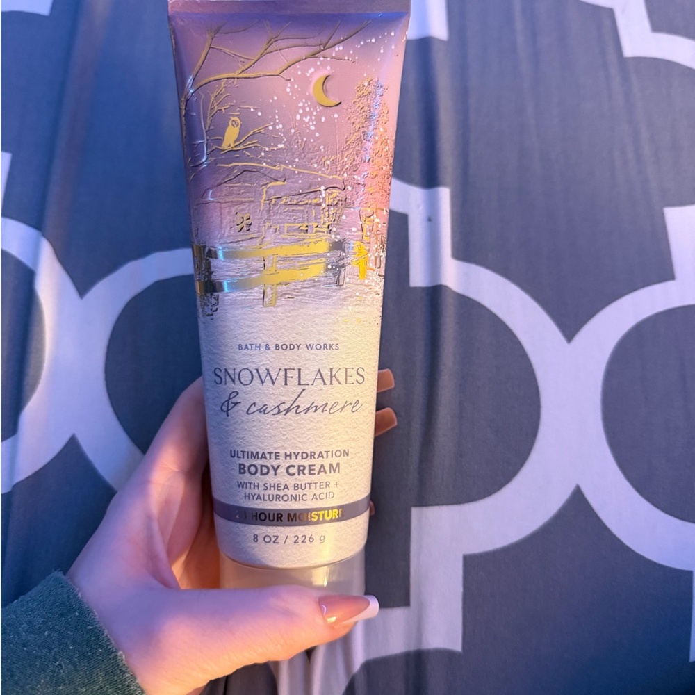 Bath & Body Works Snowflakes & Cashmere Body Cream - Purple & Gold
